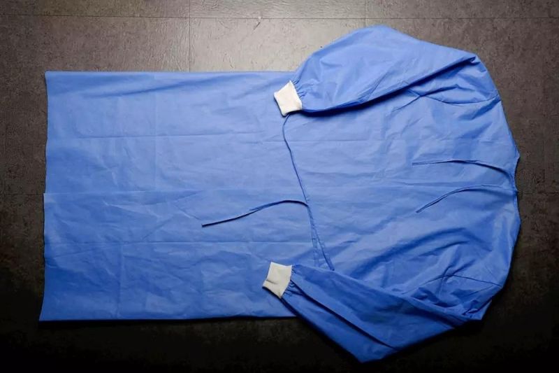 Disposable Medical Isolation Gown Reverse Gown Type Isolation Gown SMS Non-Woven Fabric 45g AAMI Bp70 Level 2