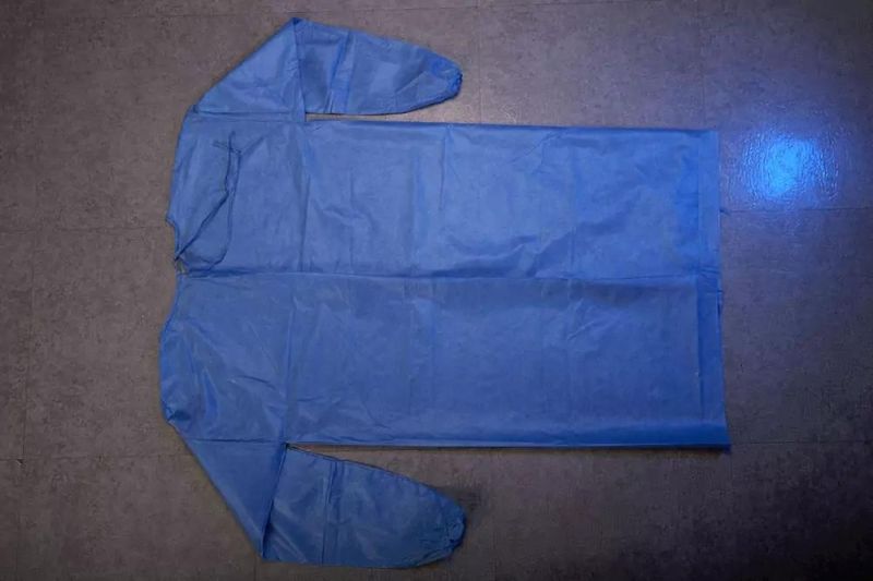 Disposable Medical Isolation Gown Reverse Gown Type Isolation Gown Knitted Cuffs SMS Non-Woven Fabric 35 Grams AAMI Bp 70 Level 1