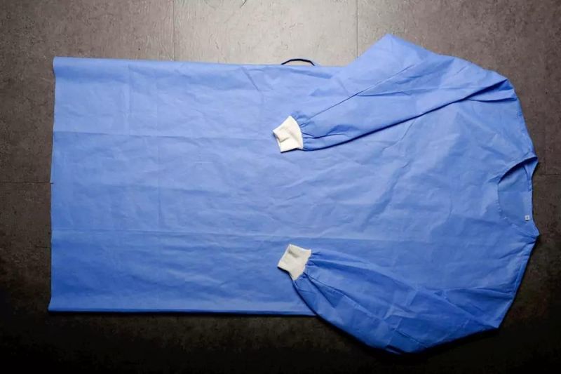 Disposable Medical Isolation Gown Reverse Gown Type Isolation Gown SMS Non-Woven Fabric 45g AAMI Bp70 Level 2