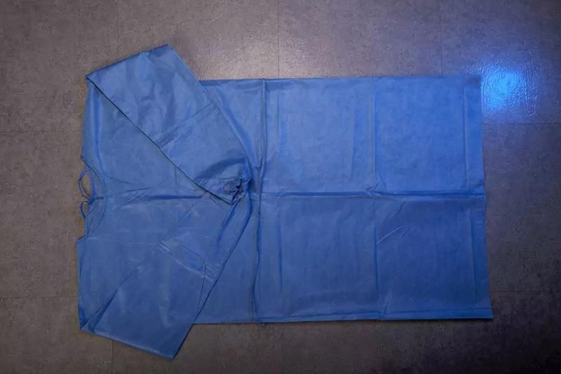 Disposable Medical Isolation Gown Reverse Gown Type Isolation Gown Knitted Cuffs SMS Non-Woven Fabric 35 Grams AAMI Bp 70 Level 1