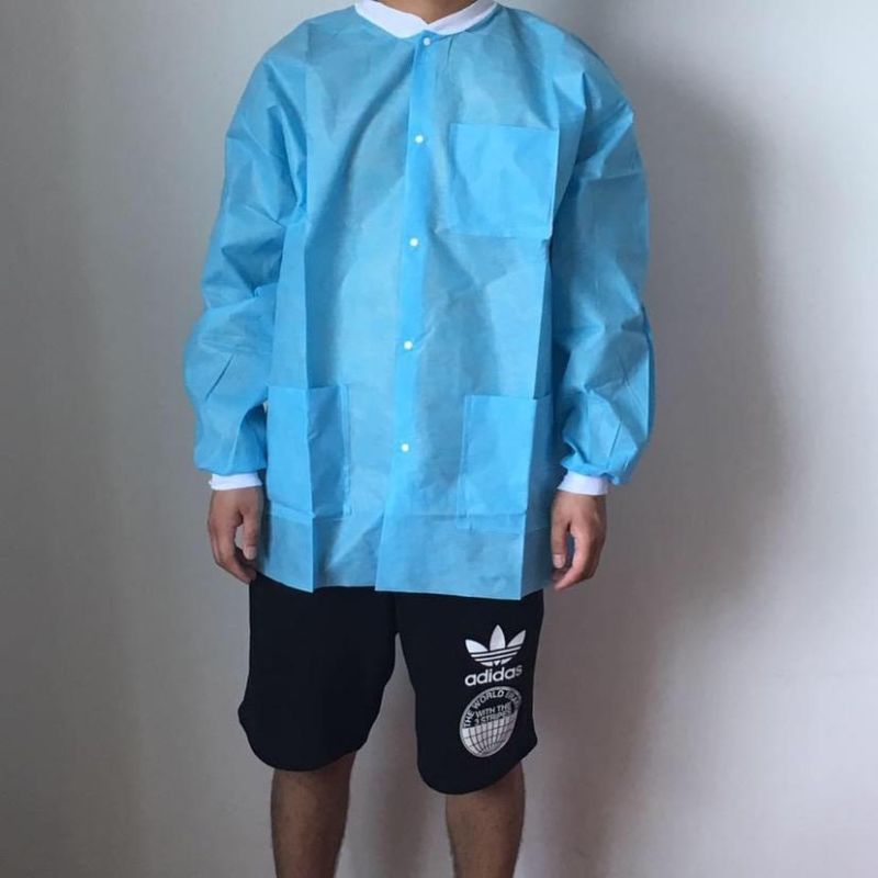 Disposable Non Woven Lab Coat with Buttons and Pockets Isolation Gown