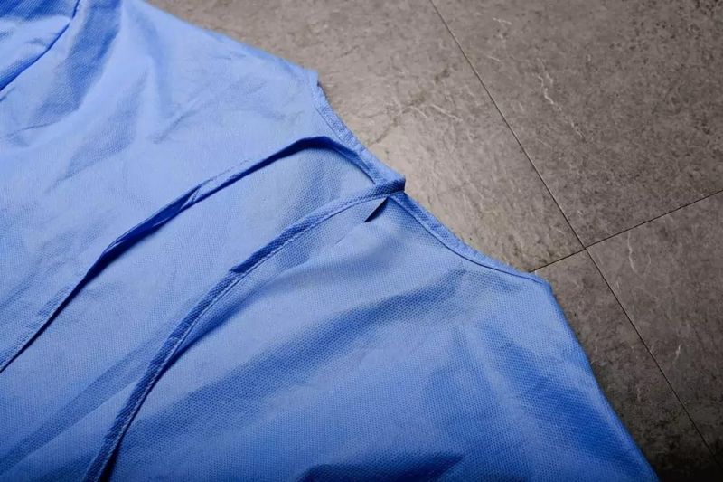 Disposable Medical Isolation Gown Reverse Gown Type Isolation Gown SMS Non-Woven Fabric 45g AAMI Bp70 Level 2