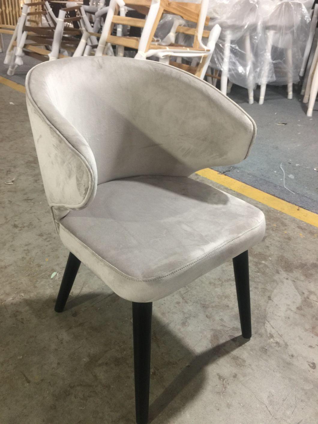 High-End Coffee Shop Furniture Green Velvet Upholstered Dining Armchairs with Wooden Legs