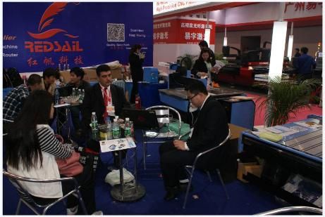 Redsail Reci 80W 100W CNC CO2 Wood Acrylic Laser Engraver and Cutter Machine with Rotary