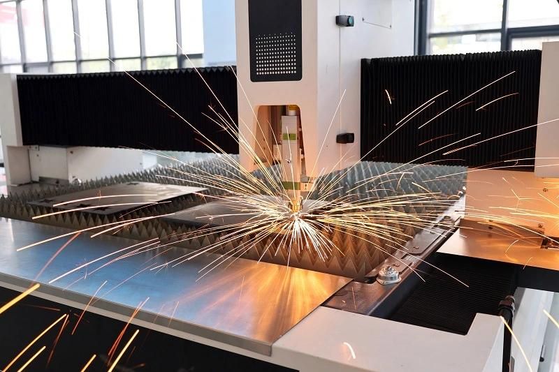 Metal Ss CS Brass Aluminum Cutting 3015 1000W 1500W 2000W 3000W 4000W Fiber Laser Cutting Machine