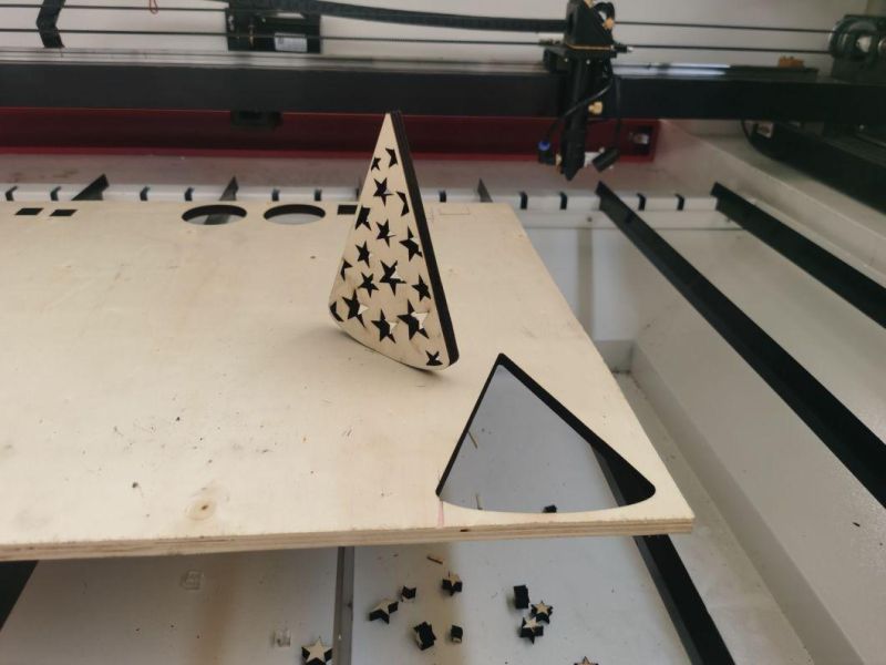 CNC Laser Cutting Machine Flc1390 with CCD Camera for Label Logo Advertising