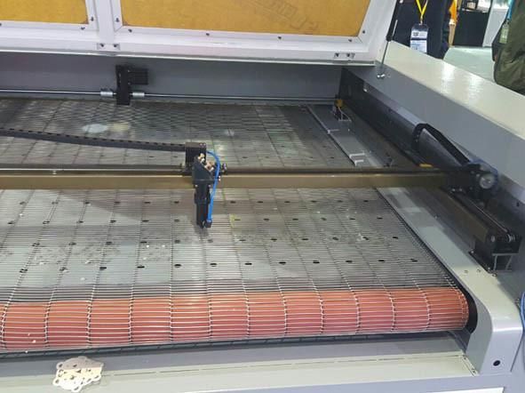 Professional Fabric Laser Cutting Machine with Auto Feeding