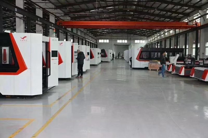 2000W High Thickness Fiber Laser Cutting with Pallet Changer and Closed Body