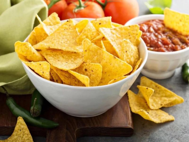 Fried Doritos Tortilla Corn Chips Processing Line Snack Extruder Machine