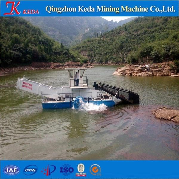 Weed Harvester and Dredger for Cutting