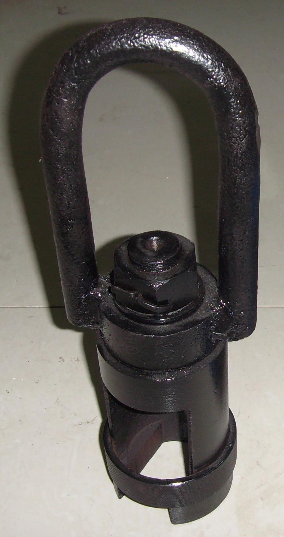 Hoisting Plugs and Lifting Bails