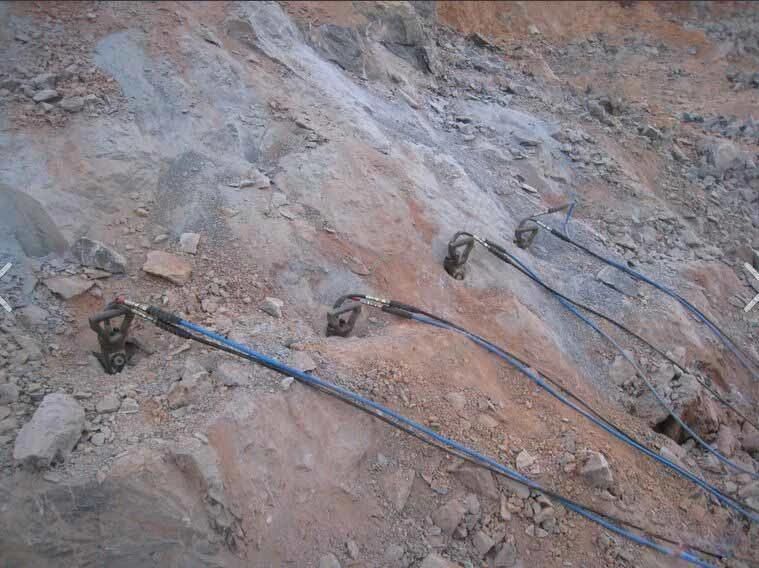 Piston Rock Splitter for Concrete Demolition