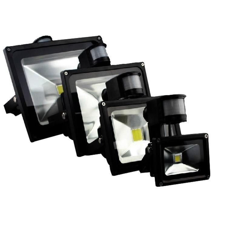 China Outdoor LED Flood Light Die-Casting Solar Powered Slim RGB IP65 IP66 Waterproof Outdoor Floodlight 10W 20W 30W 50W LED Solar Flood Light
