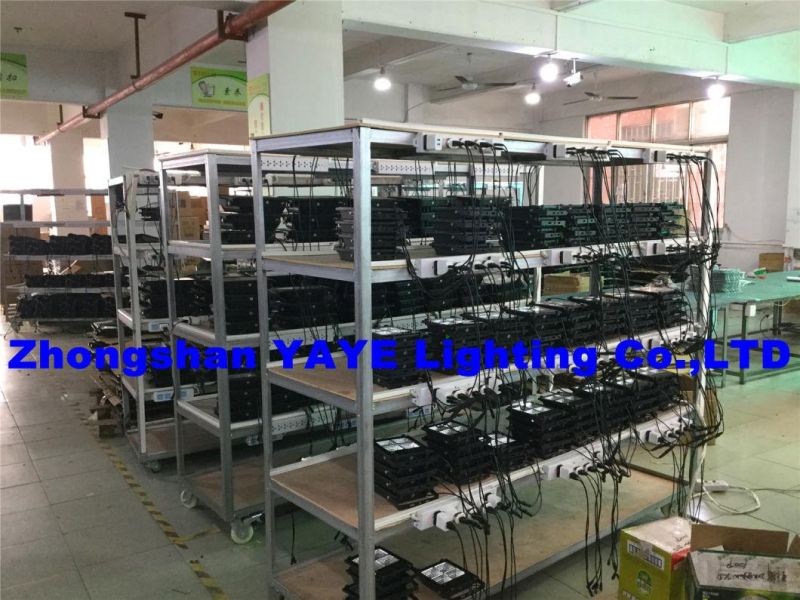 Yaye 18 Hot Sell 50W/80W/150W/200W/300W Outdoor Solar LED Flood Lights / Solar Light LED for Garden with 2 Years Warranty