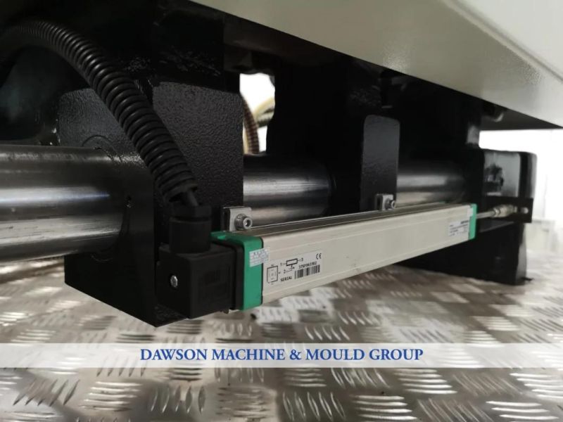 Economy Machine for Making Small Bottle Injection Blow Molding Machine