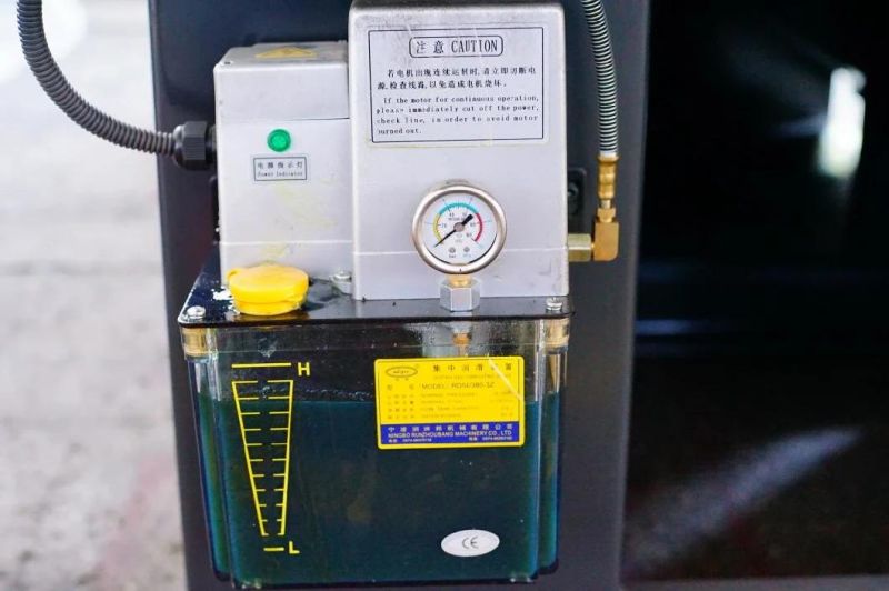 Well Received Plastic Injection Molding Machine with Ce Certification