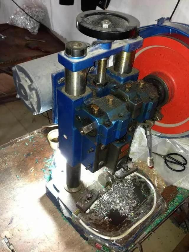 Electric Plug Production Line with Cable Stripper and Crimper