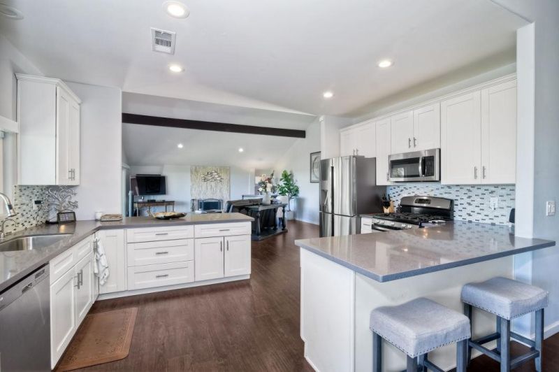 European Style Modern Kitchen Cabinets Furniture Factory