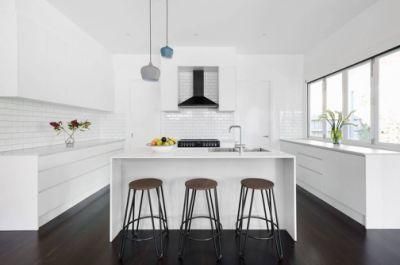 Modern Design Customized Solid Wood Lacquer Finsh Furniture with Island MDF Fitted Kitchen Cabinets