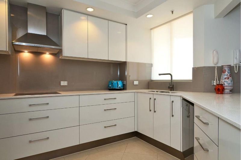 Modern Design Home Furniture Custom Made Acrylic Finish Kitchen Cabinet