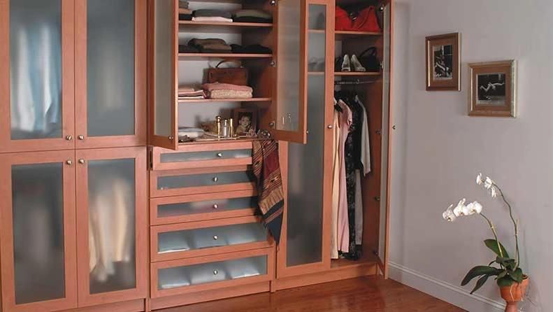 China Manufacture Modern Custom Furniture Wardrobe Made of Melamine MDF/Particle Board/Plywood Used in Bedroom