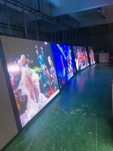 Digital Signage Outdoor LED Display Customized P3/P4/P5/P6 High Brightness 6500nits Street Lamp Post Pole Display