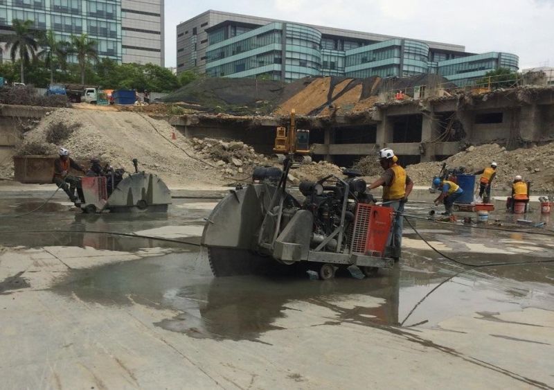600mm Diamond Road Saw Cutting for Reinforced Concrete and Asphalt